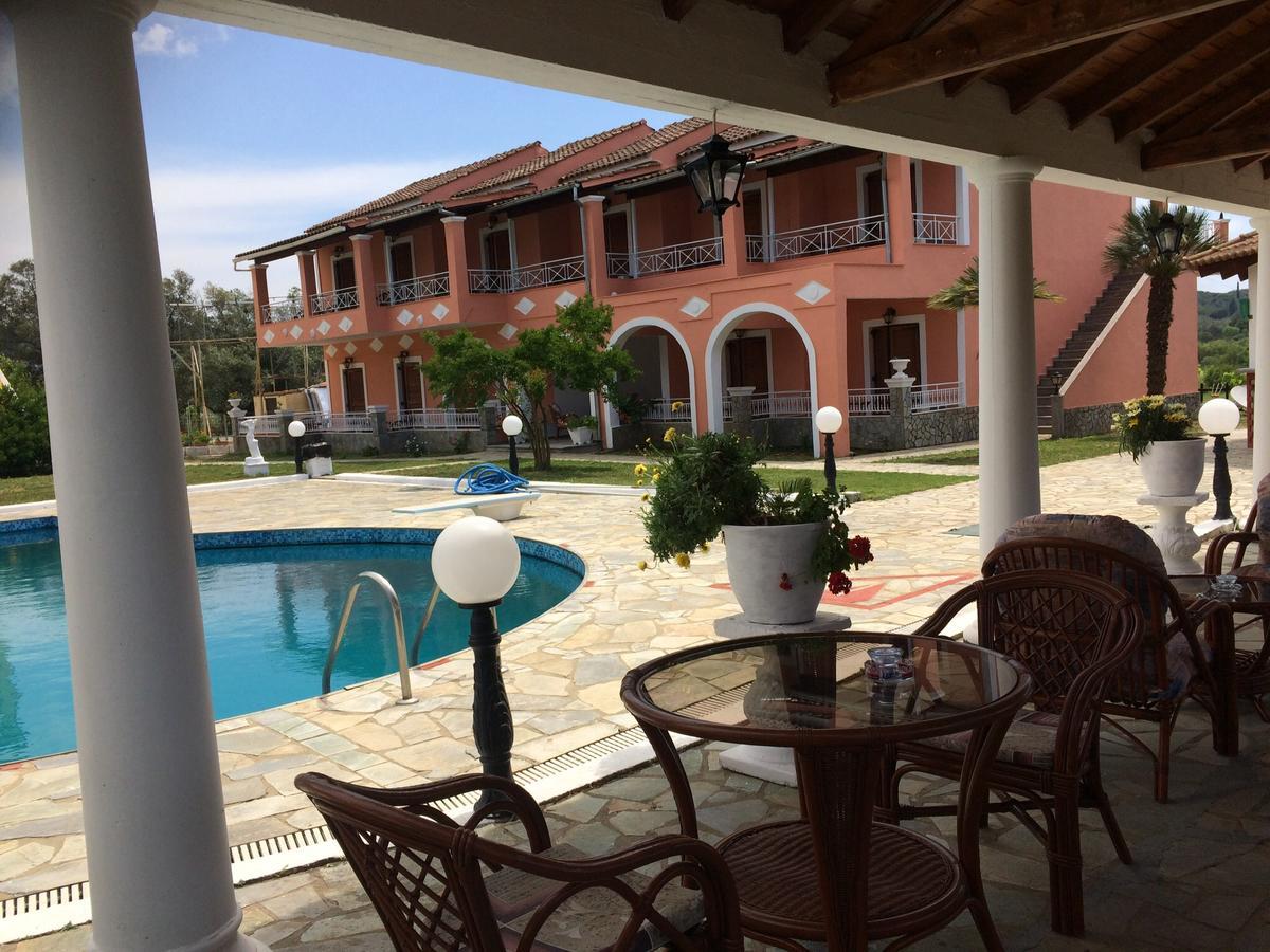 Regina Nina Otel Vasilátika Dış mekan fotoğraf