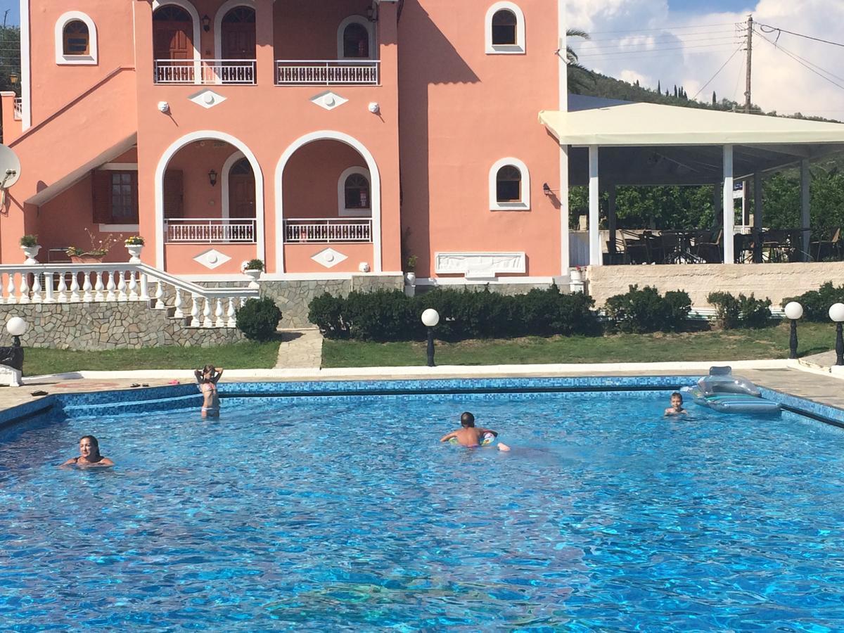 Regina Nina Otel Vasilátika Dış mekan fotoğraf
